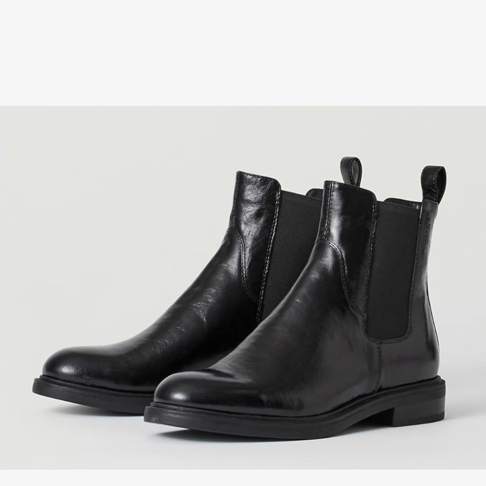 Vagabond women’s low heeled leather boots